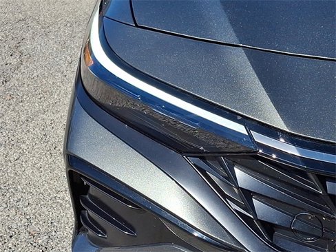 Certified 2025 Hyundai Elantra SEL image 9