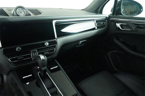 Used 2022 Porsche Macan image 38