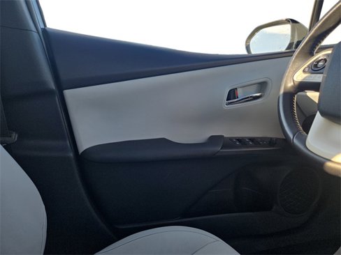 Used 2017 Toyota Prius Four image 13