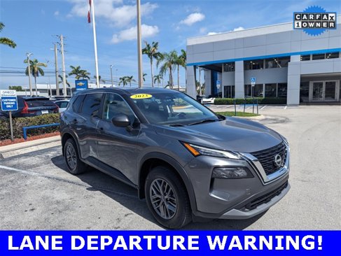 Used 2023 Nissan Rogue S image 2