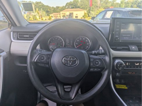 Used 2021 Toyota RAV4 XLE image 19