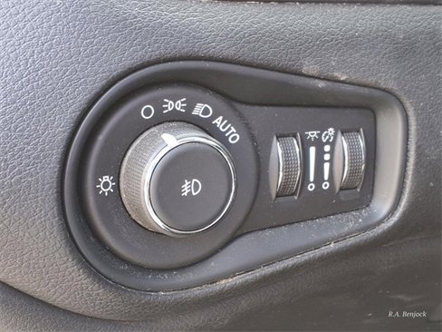 Used 2021 Jeep Renegade Latitude image 12