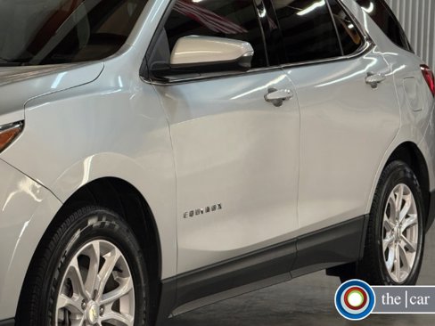 Used 2018 Chevrolet Equinox LT w/ Sun & Infotainment Package image 2