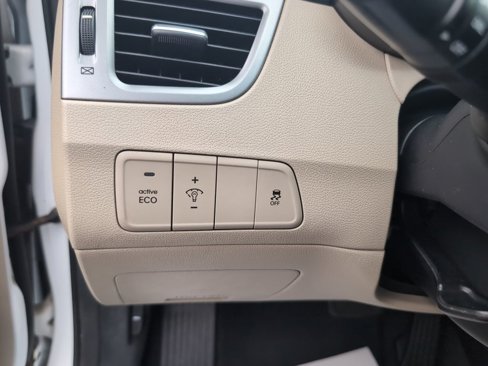 Used 2016 Hyundai Elantra SE image 23