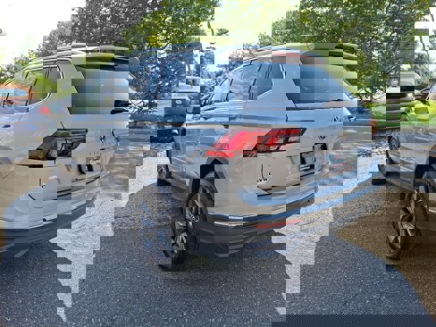 Certified 2022 Volkswagen Tiguan SE image 4