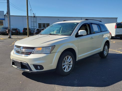 Used 2017 Dodge Journey SXT w/ Comfort/Convenience Group image 2