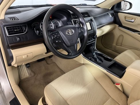 Used 2015 Toyota Camry LE image 3