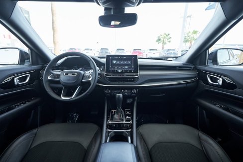 Used 2024 Jeep Compass Trailhawk image 32