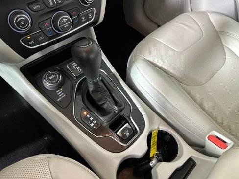 Used 2019 Jeep Cherokee Limited image 20