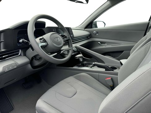 New 2025 Hyundai Elantra SE image 14