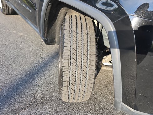 Used 2019 Jeep Grand Cherokee Laredo image 31