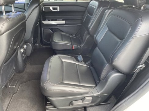 Used 2020 Ford Explorer XLT w/ Equipment Group 202A image 32