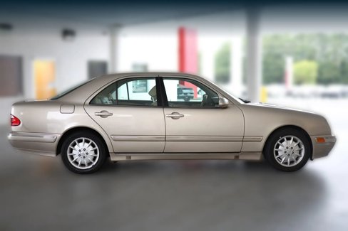 Used 2000 Mercedes-Benz E 320 Sedan image 8