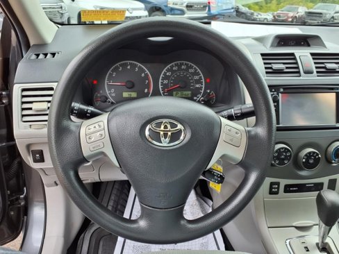 Used 2013 Toyota Corolla LE image 16