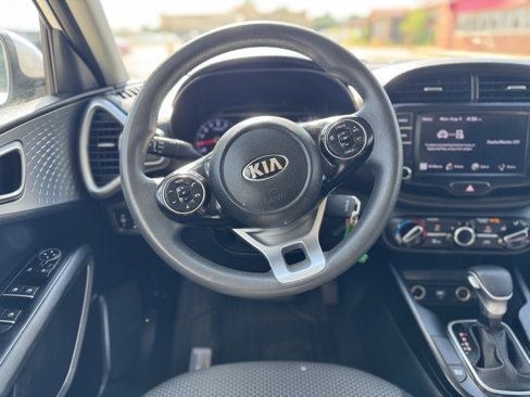 Used 2022 Kia Soul LX w/ Technology Package image 7