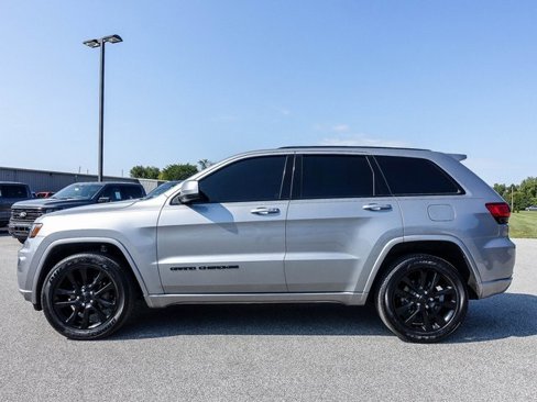 Used 2019 Jeep Grand Cherokee Altitude image 10