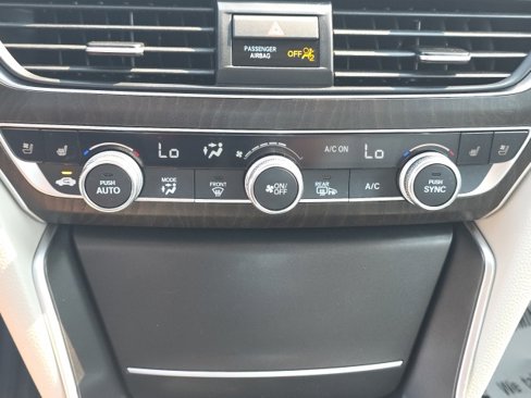 Used 2020 Honda Accord Touring image 23