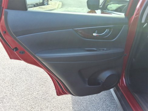 Used 2017 Nissan Rogue S image 18