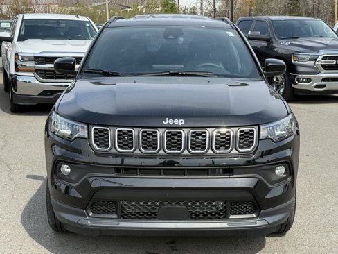 Used 2024 Jeep Compass Latitude image 9