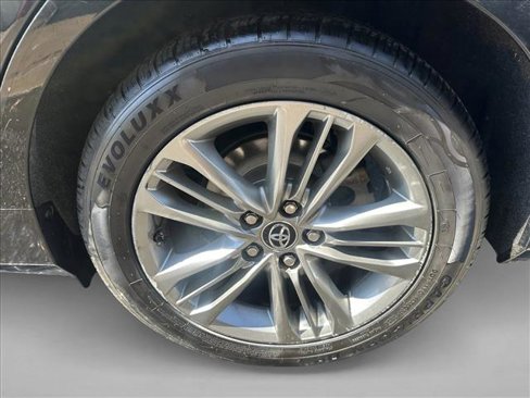 Used 2016 Toyota Camry SE image 9