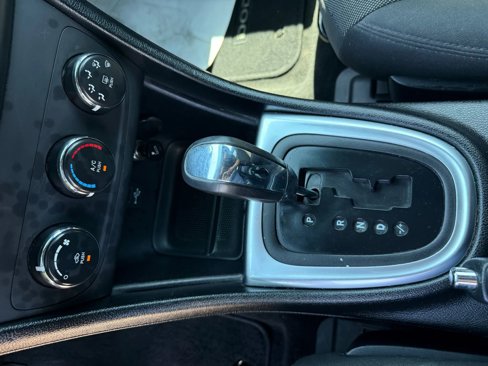 Used 2012 Dodge Avenger SE image 19