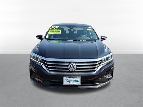 Used 2022 Volkswagen Passat 2.0T SE image 2