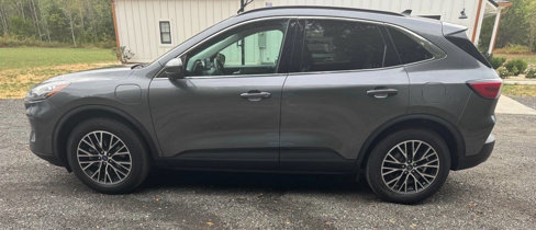 Used 2021 Ford Escape Titanium image 3