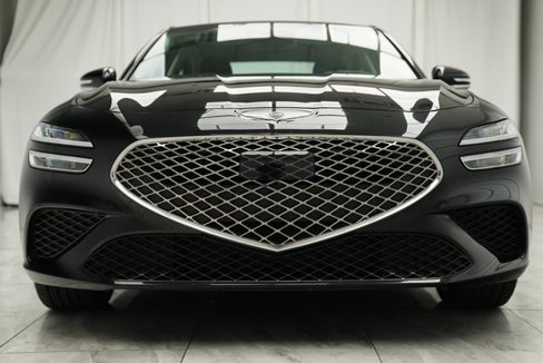 Used 2025 Genesis G70 2.5T image 3