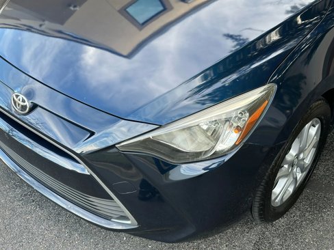 Used 2017 Toyota Yaris iA image 9
