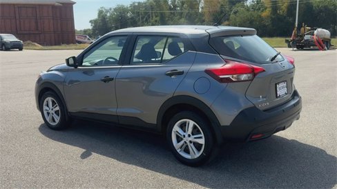 Used 2020 Nissan Kicks S image 6
