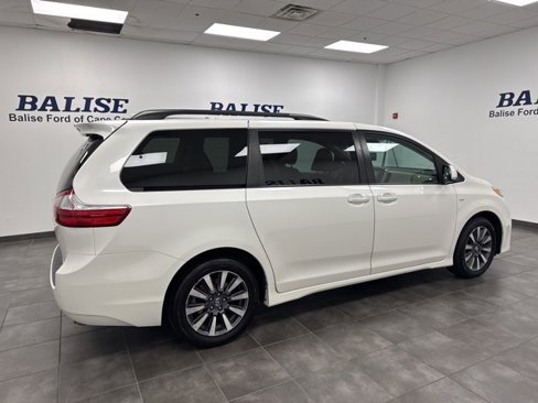 Used 2019 Toyota Sienna XLE Premium image 2