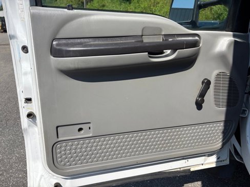Used 2007 Ford F550 2WD Regular Cab Super Duty image 36