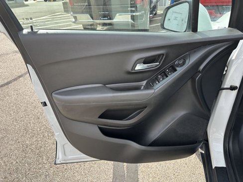 Used 2018 Chevrolet Trax LS image 19
