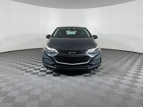 Used 2018 Chevrolet Cruze LT w/ Convenience Package image 3