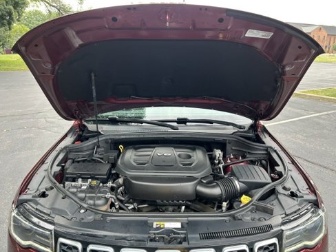 Used 2018 Jeep Grand Cherokee Limited image 33