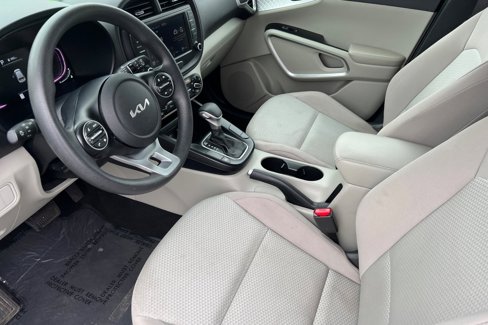 Used 2023 Kia Soul LX image 7