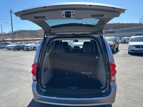 Used 2018 Dodge Grand Caravan SXT image 24