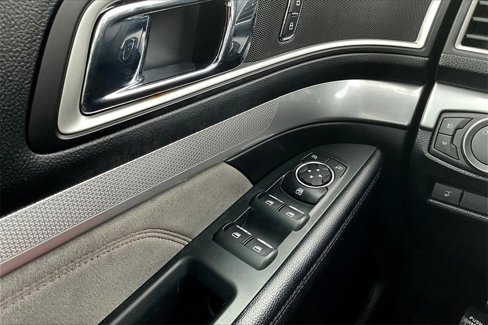 Used 2017 Ford Explorer XLT w/ Equipment Group 202A image 28