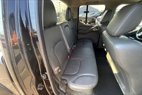 Used 2013 Nissan Frontier SL w/ Moonroof Pkg image 22