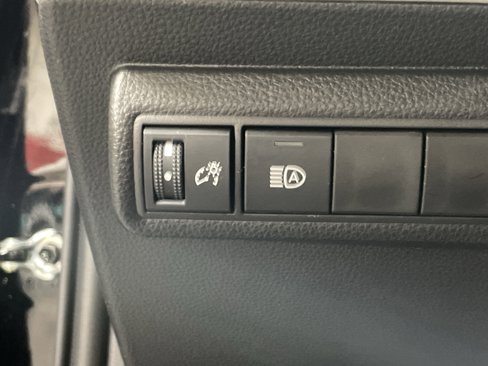Used 2025 Toyota Corolla LE image 29