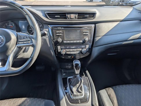 Used 2017 Nissan Rogue SV w/ Midnight Edition Package image 17