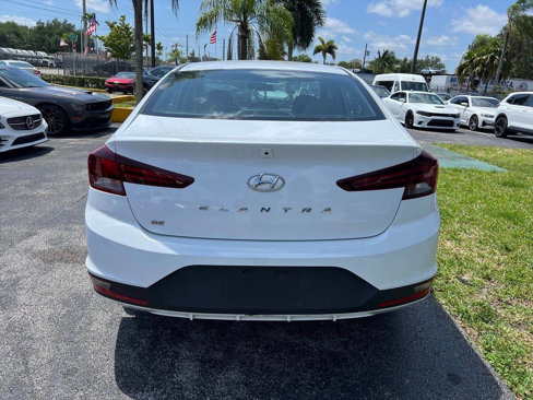 Used 2019 Hyundai Elantra SE image 5
