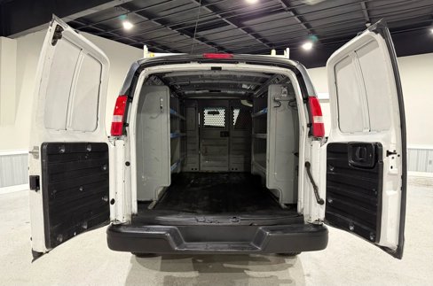 Used 2018 Chevrolet Express 3500 image 21
