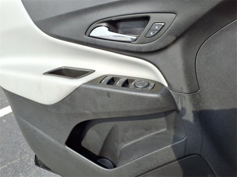 Used 2023 Chevrolet Equinox LS w/ LS Convenience Package image 9