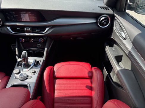 Used 2023 Alfa Romeo Stelvio Veloce image 20
