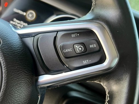 Used 2018 Jeep Wrangler Unlimited Sahara w/ Dual Top Group image 17