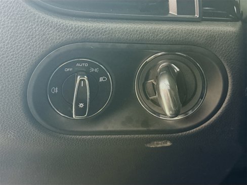 Certified 2022 Porsche Macan S image 11