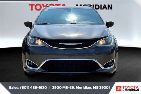 Used 2020 Chrysler Pacifica Touring-L image 3