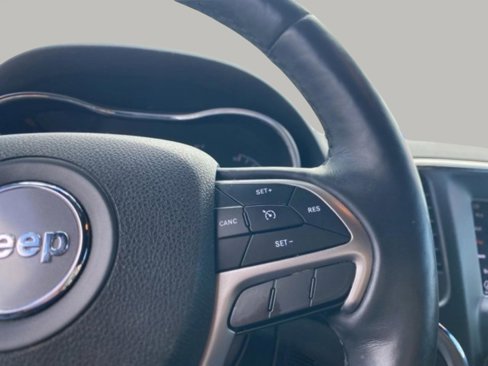 Used 2018 Jeep Grand Cherokee Laredo image 18