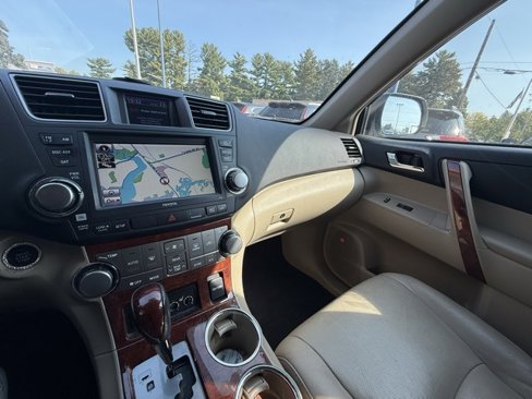 Used 2011 Toyota Highlander Limited image 26